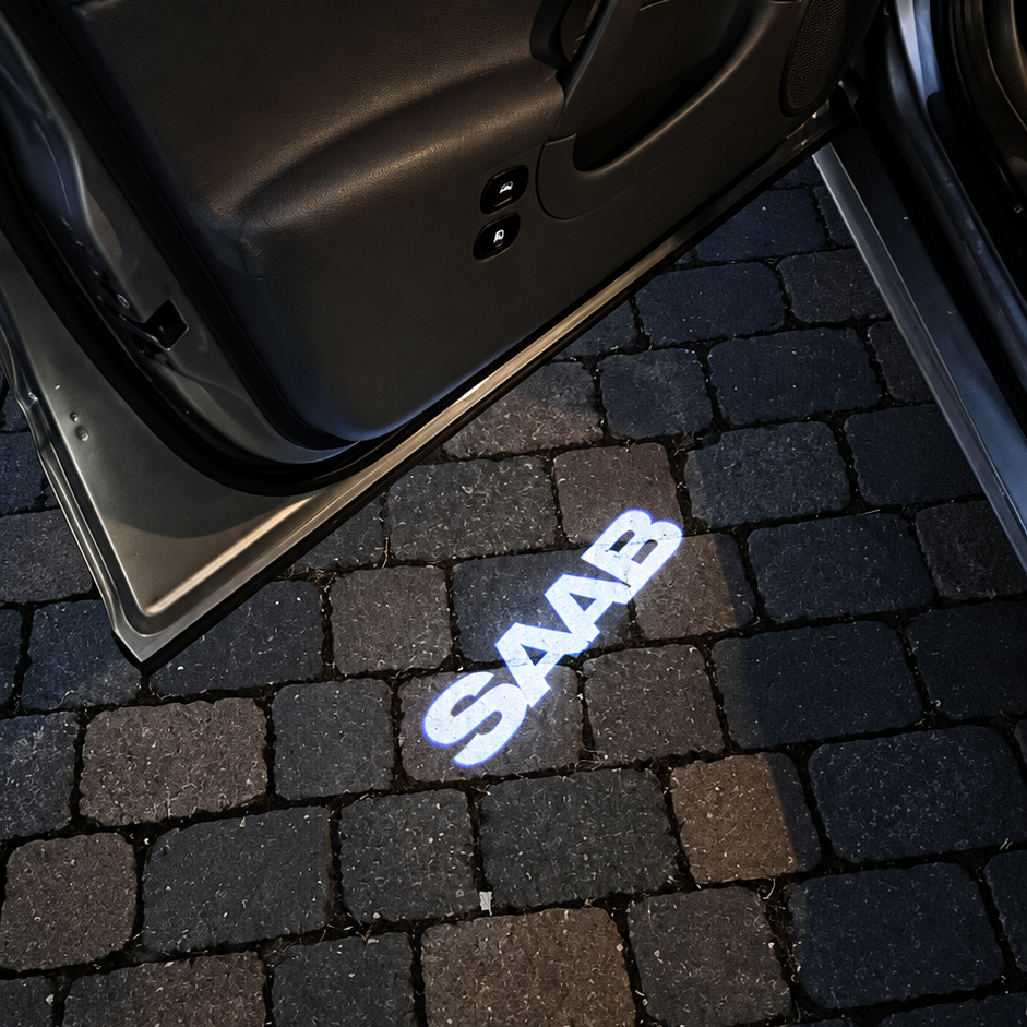 Saab-Schriftzug der LED-Einstiegsbeleuchtung auf dem Boden